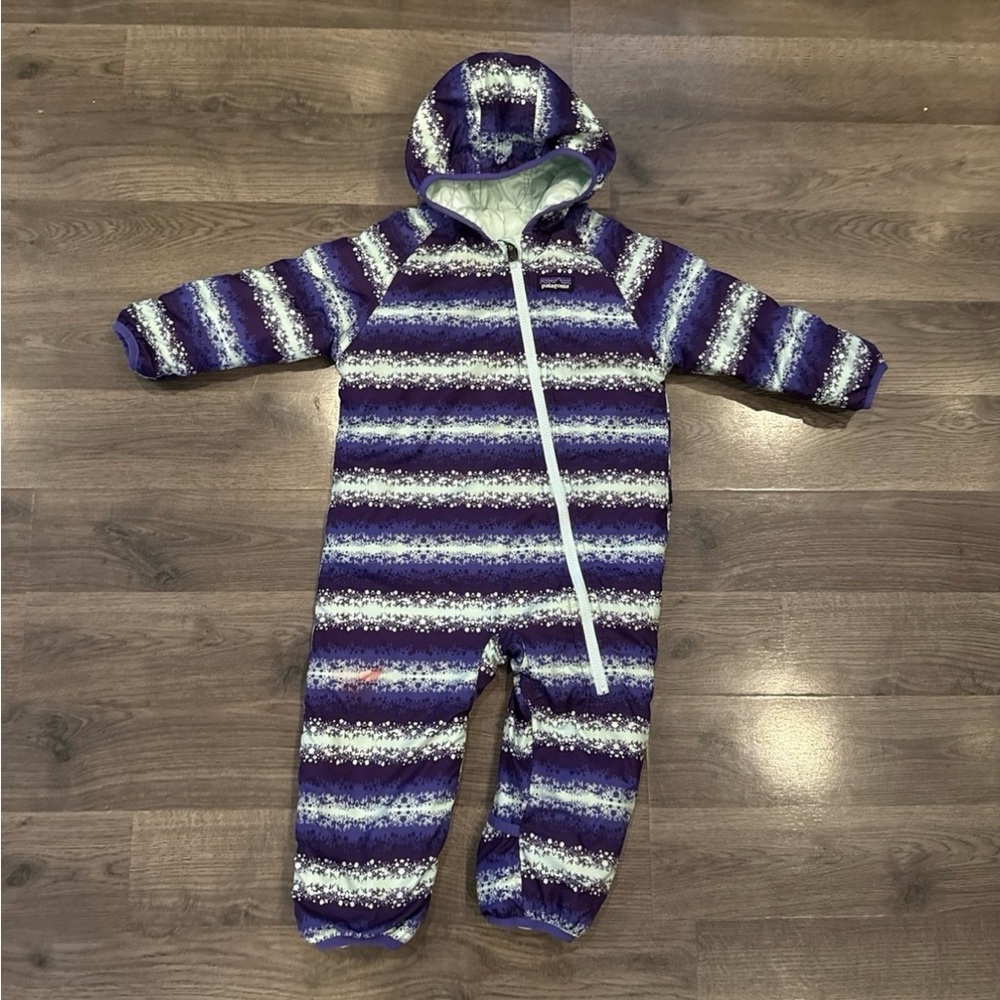 Patagonia one piece lightweight snowsuit fits like 12-18 month